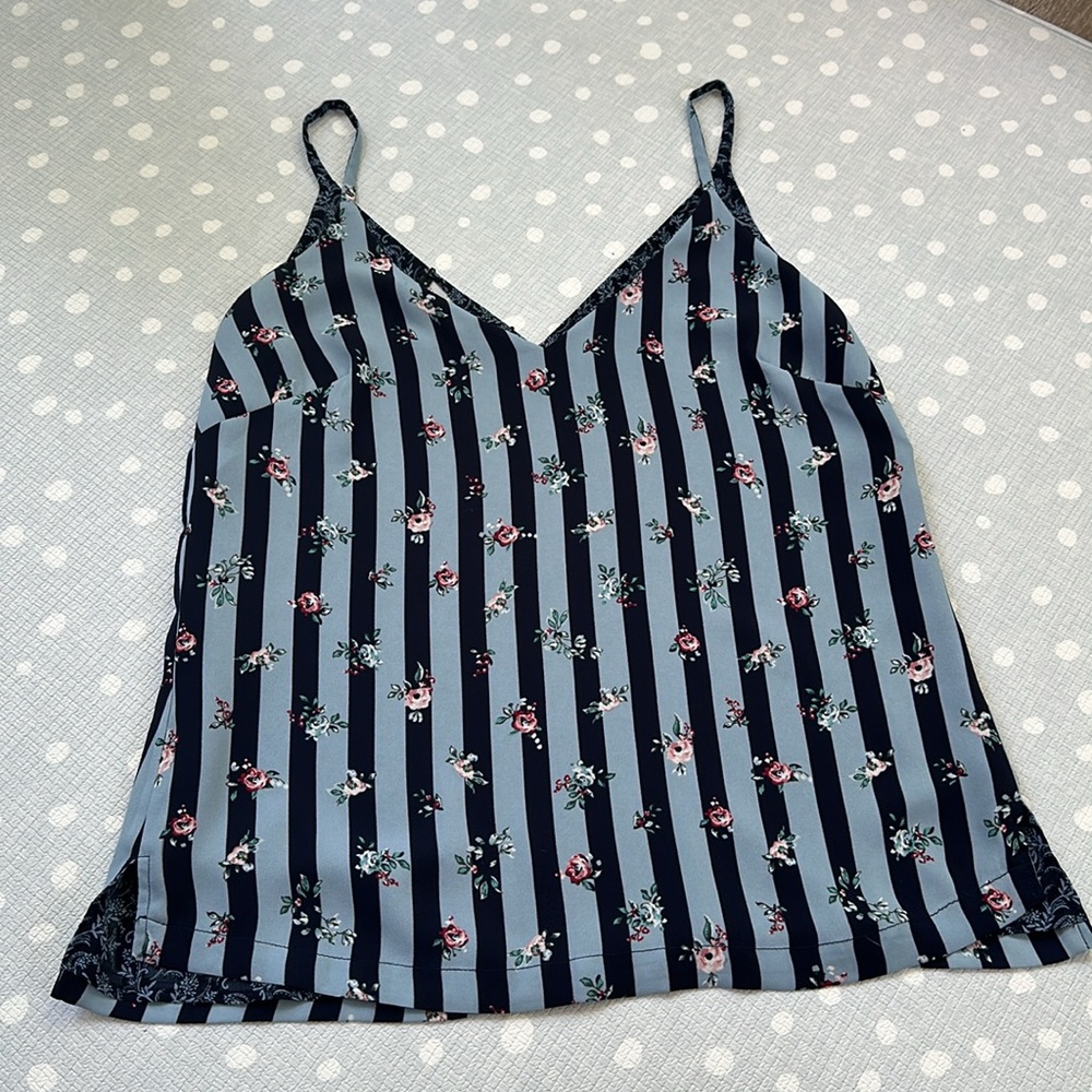 White House black market REVERSIBLE silky tank top. XS